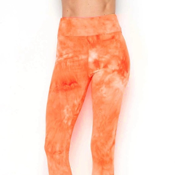 Under Armour 3/4 Active Wear Leggings - Picture 3 of 12